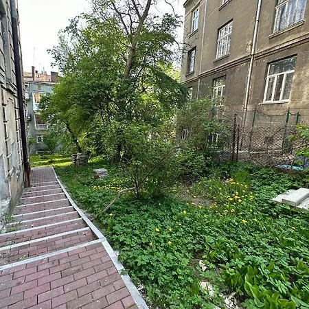 котляревського з садом Λβιβ
