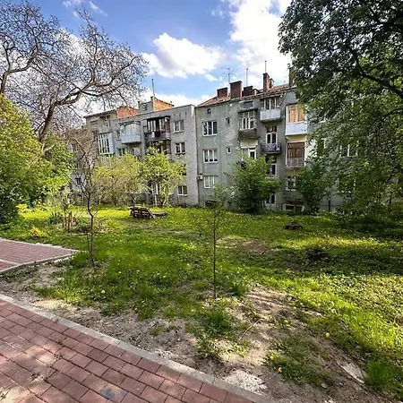 котляревського з садом Apartment *